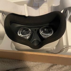 Oculus Quest 2 It’s White Been Used A Couple Times